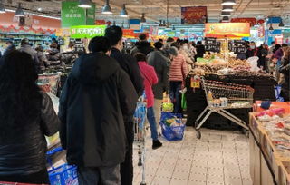 春节消费热潮 上海超商生鲜销售大增，食品供应充足