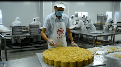 李子柒与三只松鼠齐聚食品赛道 品牌合作的“芬芳”意蕴
